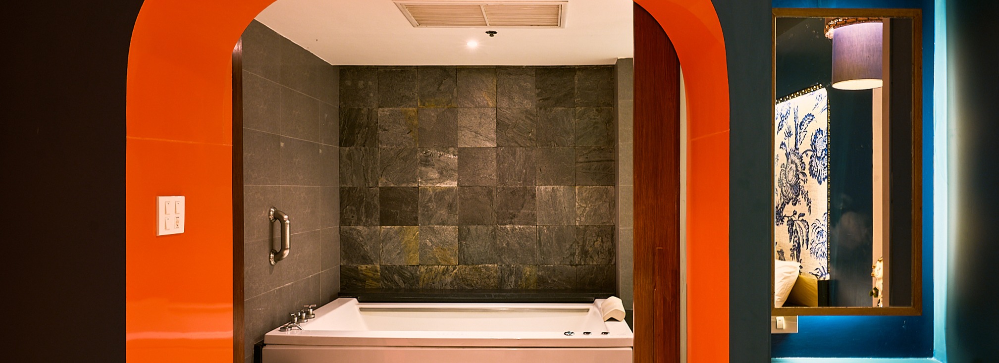 Tara Bangkok Soapy massage suite room with spa
