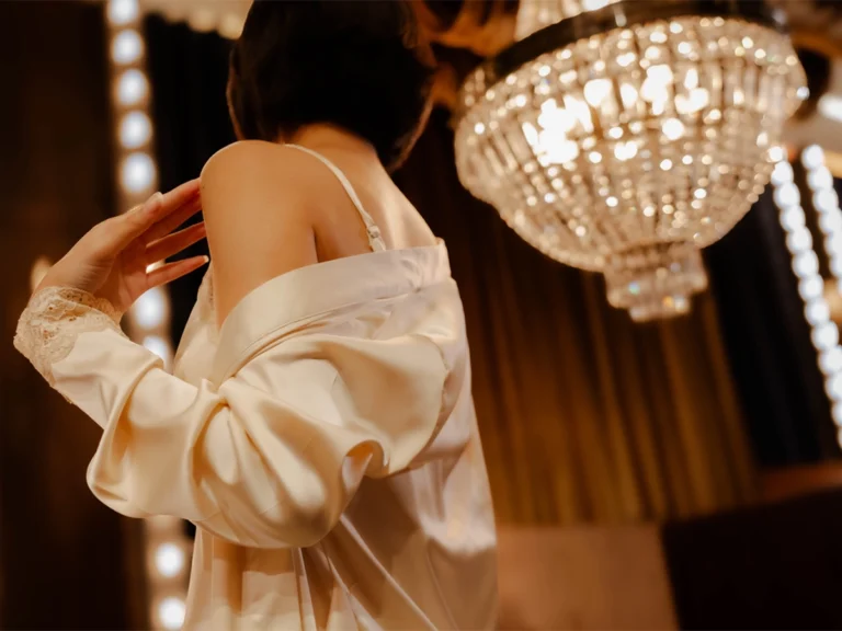 Tara Bangkok offers more than a hundred pretty models